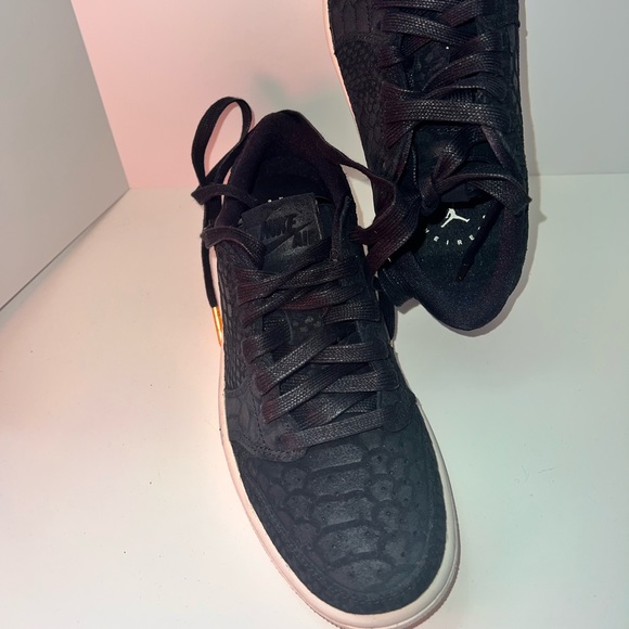 Jordan Wmns Air Jordan 1 Retro Low NS NRG - Picture 4 of 12